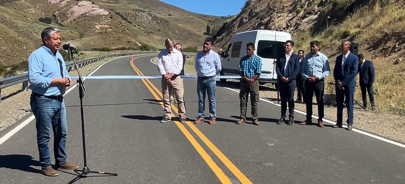 Neuquén: El gobernador inauguró 34 kilómetros de asfalto sobre la ruta 23