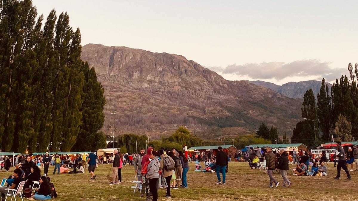 Montañas, aire libre, alegría y sabor en la primera jornada de la Fiesta Nacional de la Fruta Fina