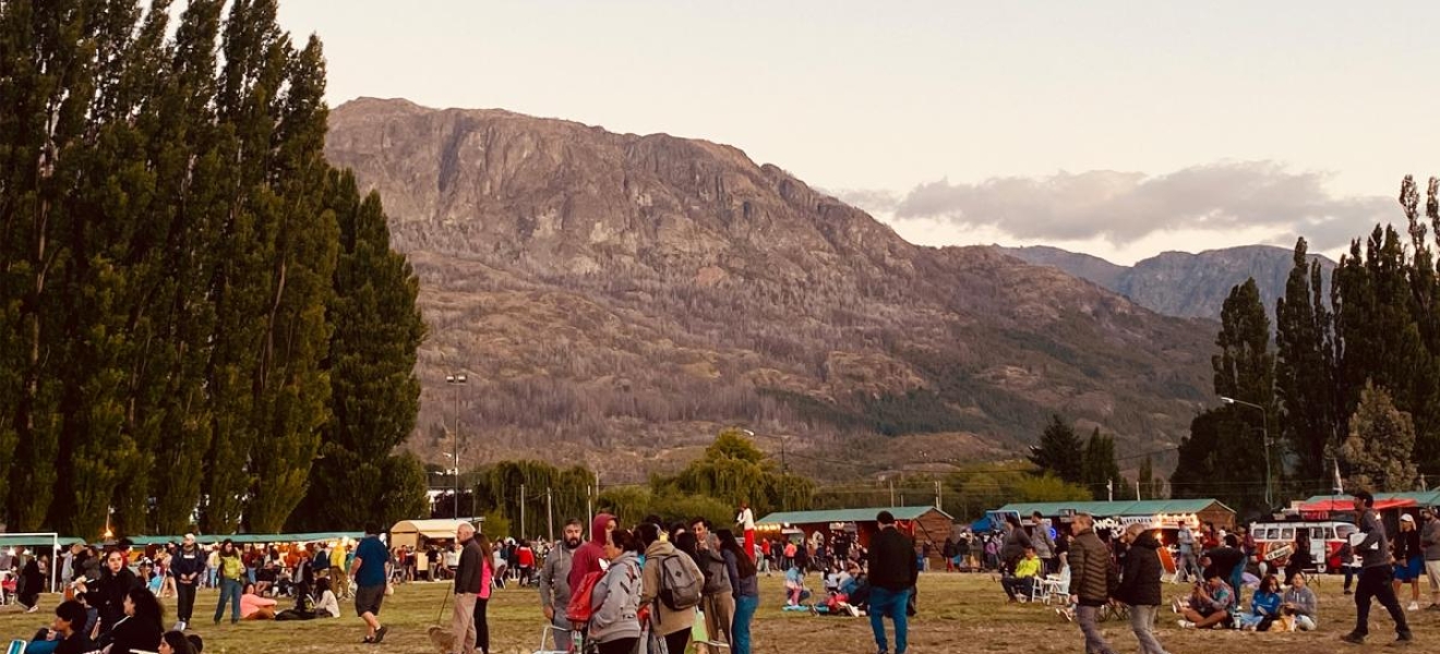 Montañas, aire libre, alegría y sabor en la primera jornada de la Fiesta Nacional de la Fruta Fina