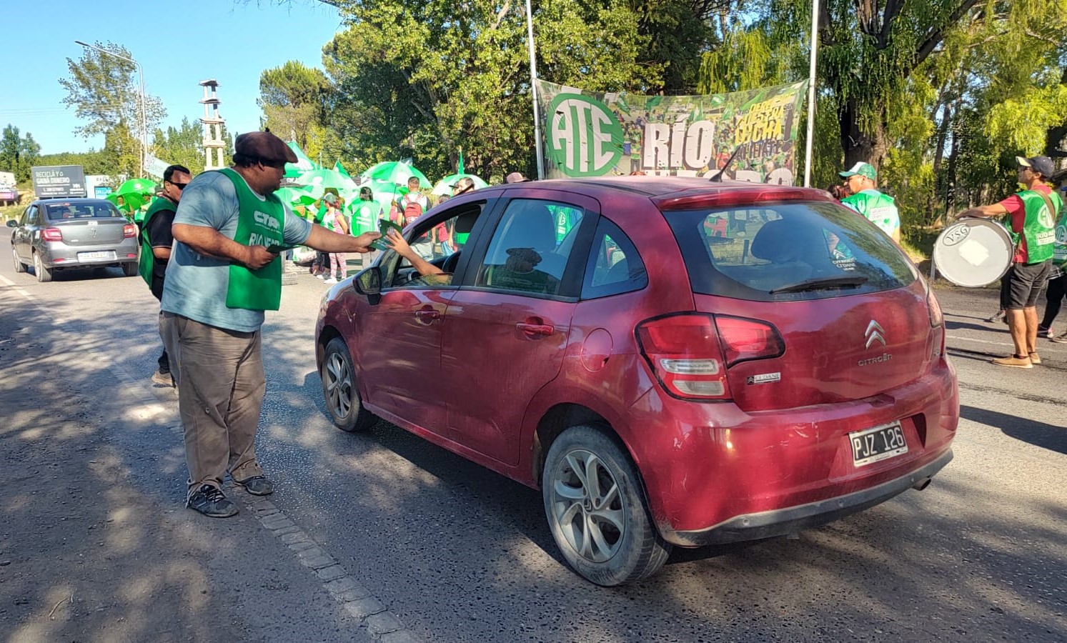 ATE Río Negro se concentró en las rutas provinciales en defensa del salario