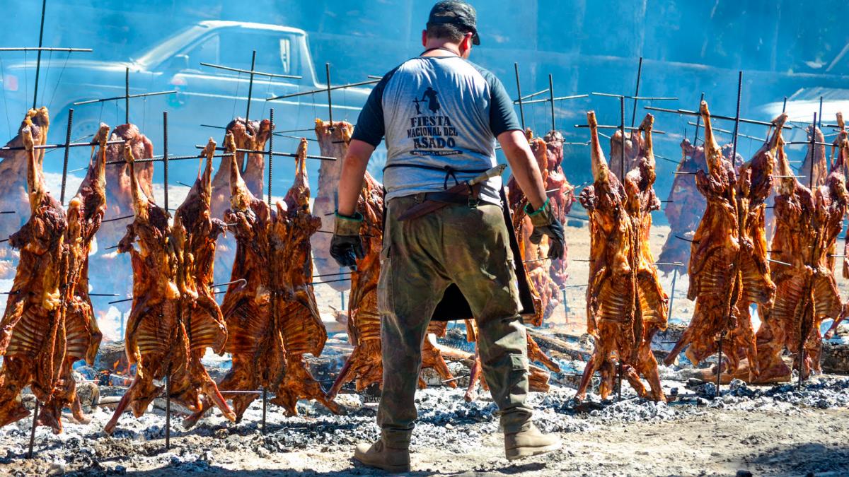 La localidad de Cholila se prepara para celebrar la Fiesta Nacional del Asado