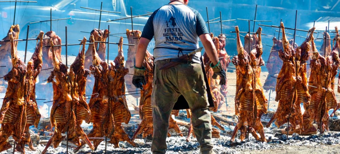 La localidad de Cholila se prepara para celebrar la Fiesta Nacional del Asado