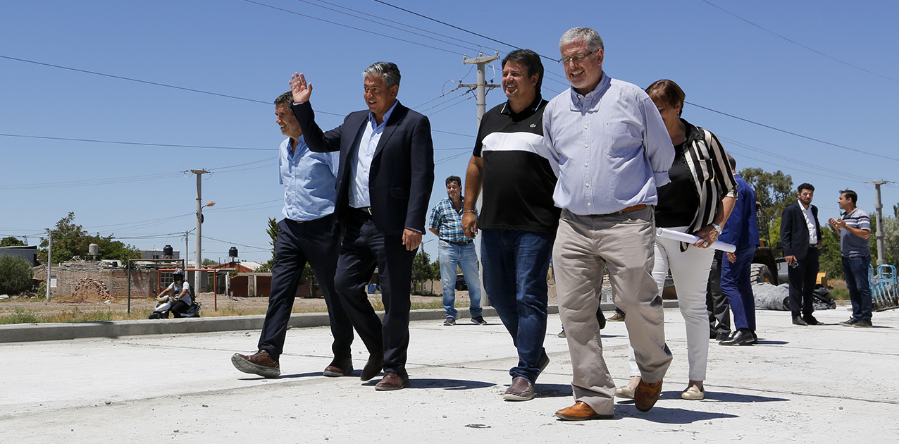 Neuquén: obra de entubamiento del canal Necochea