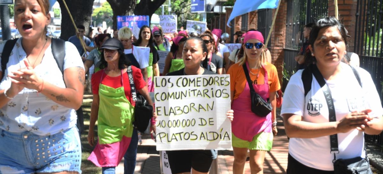 (((video))) Somos Barrios de Pie protestó en la Quinta de Olivos y anunció que volverá para acampar el 23