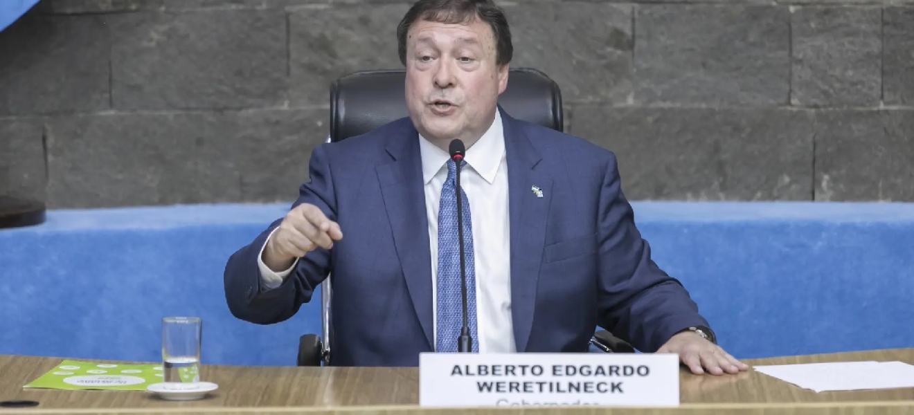 El Gobernador de Río Negro fue intervenido quirúrgicamente por una obstrucción arterial