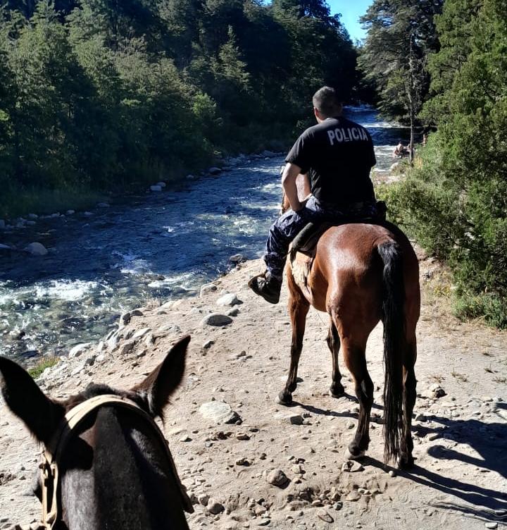 La Brigada Rural en Bariloche intensificó recorridas de prevención ante el riesgo de incendios forestales