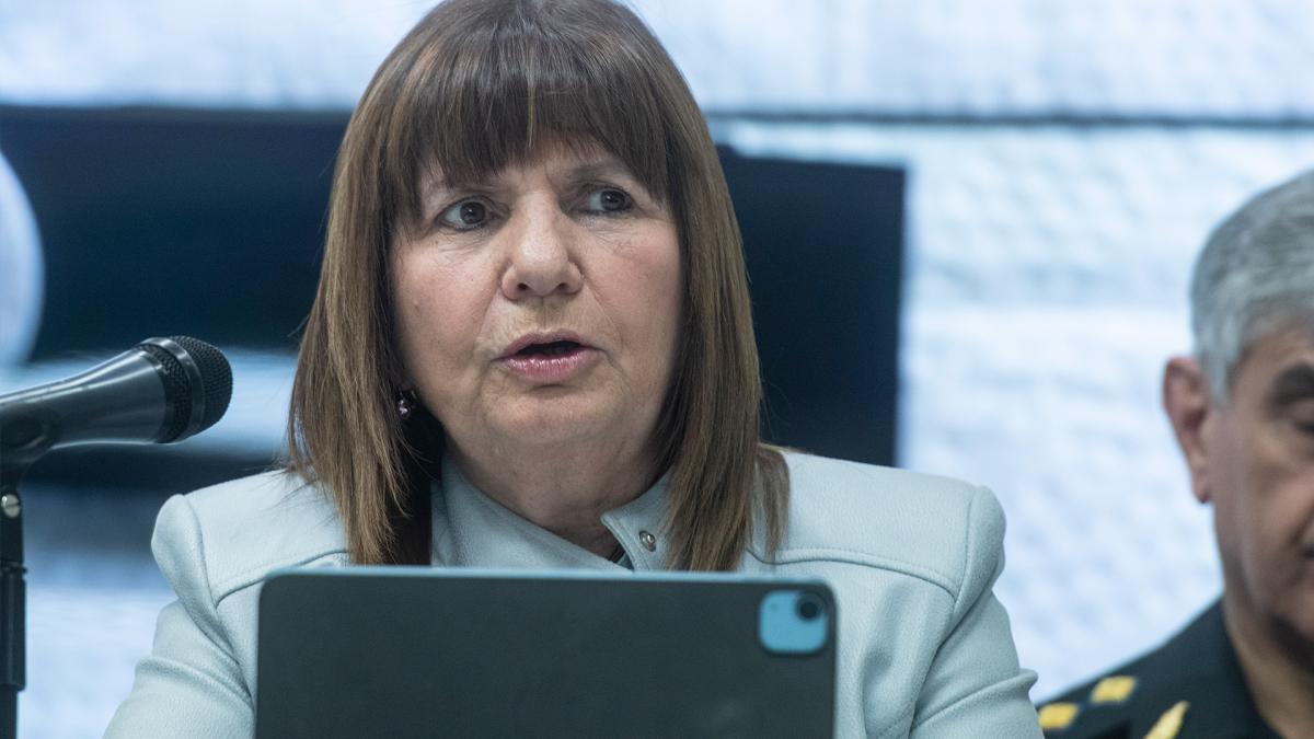 Bullrich: Moyano que los lleve a upa si quiere, nosotros vamos a cumplir el protocolo