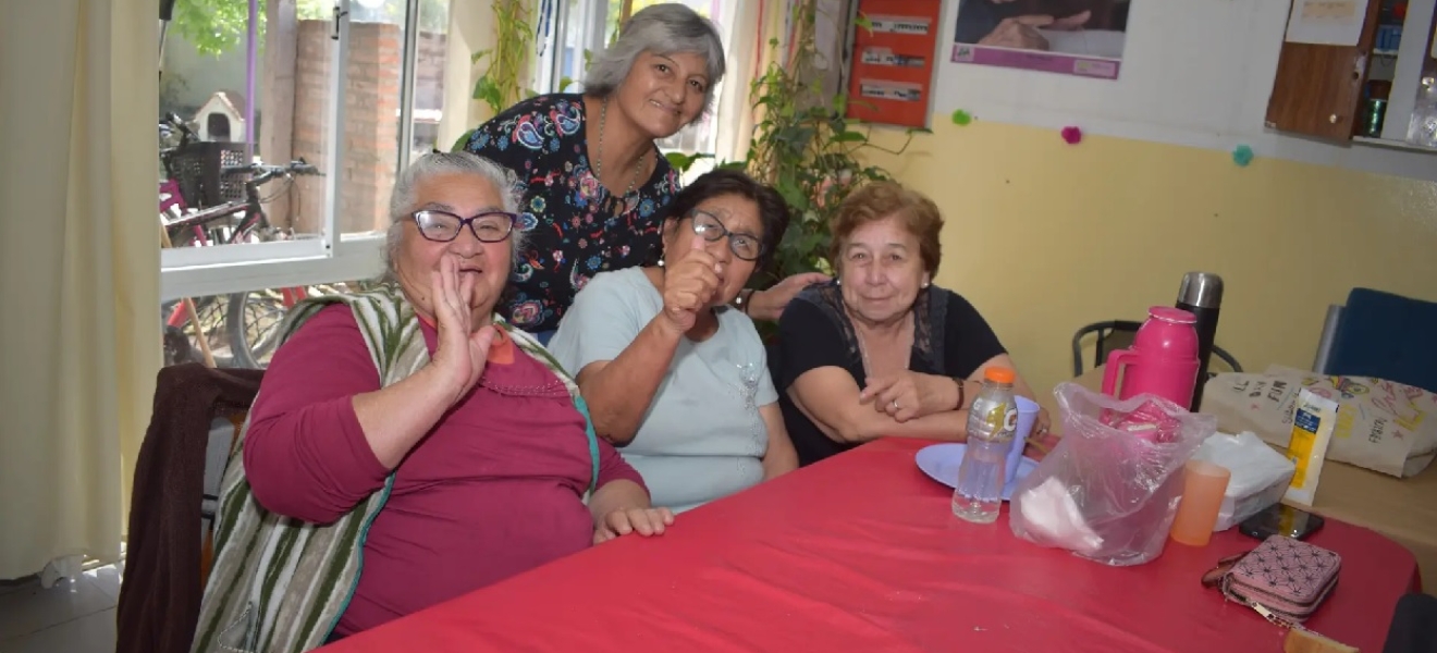 En sus seis residencias, Rio Negro brinda cuidados a personas mayores