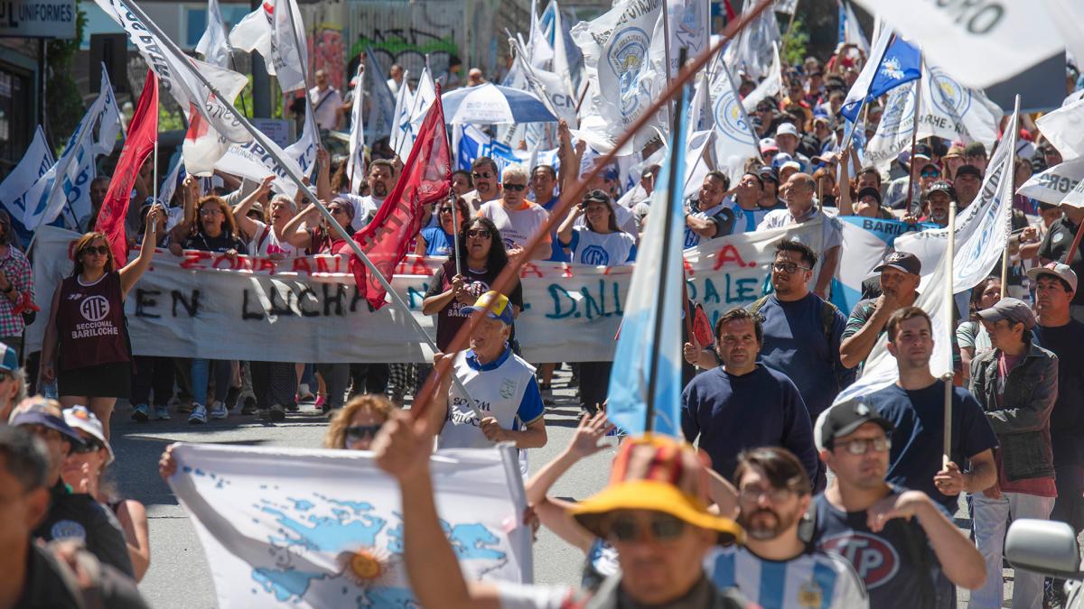 Multitudinarias marchas en las principales ciudades rionegrinas