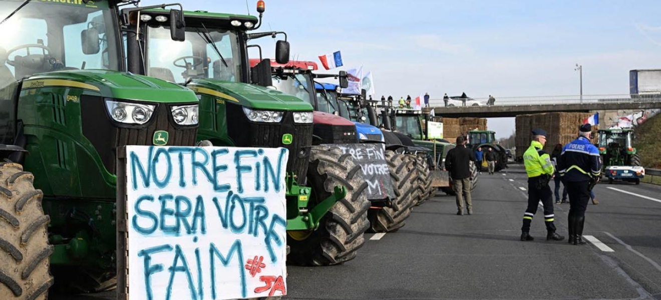 Los agricultores comenzaron a bloquear París y ponen en jaque al Gobierno francés