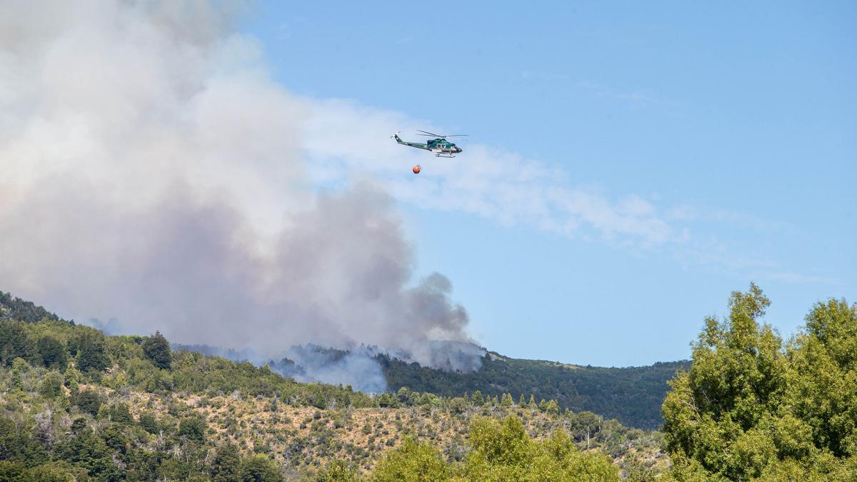 Dividen en 6 el área afectada por los incendios de bosques en el Parque Nacional Los Alerces