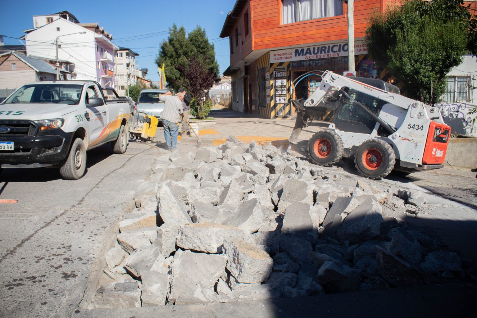 Municipio de Bariloche trabaja en las calles Otto Goedecke y Tiscornia