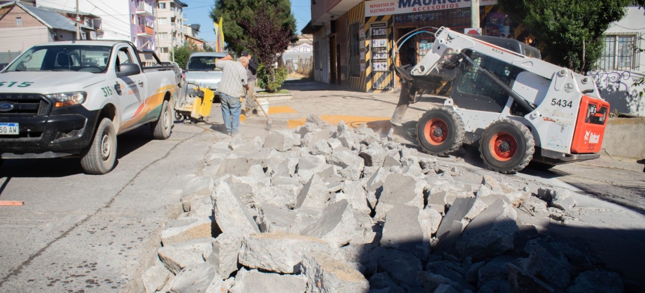 Municipio de Bariloche trabaja en las calles Otto Goedecke y Tiscornia