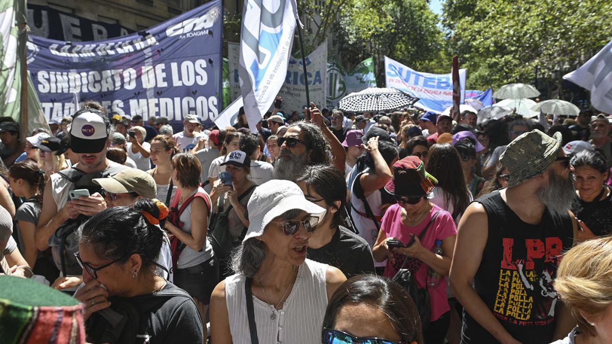 Ruidazo y radio abierta en el Congreso en defensa del Fondo de Sustentabilidad