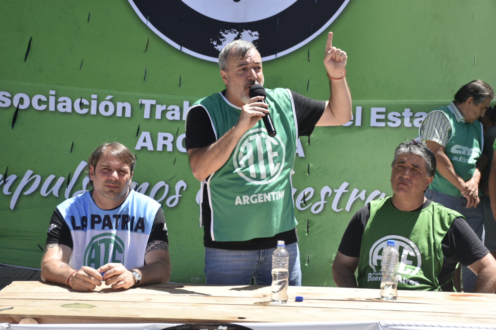 En rechazo a la Ley Ómnibus, ATE Nacional se moviliza al Congreso