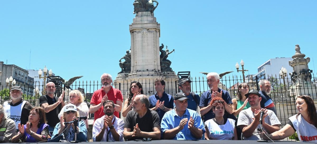 Vigilia frente al Congreso para rechazar el tratamiento de la ley Bases