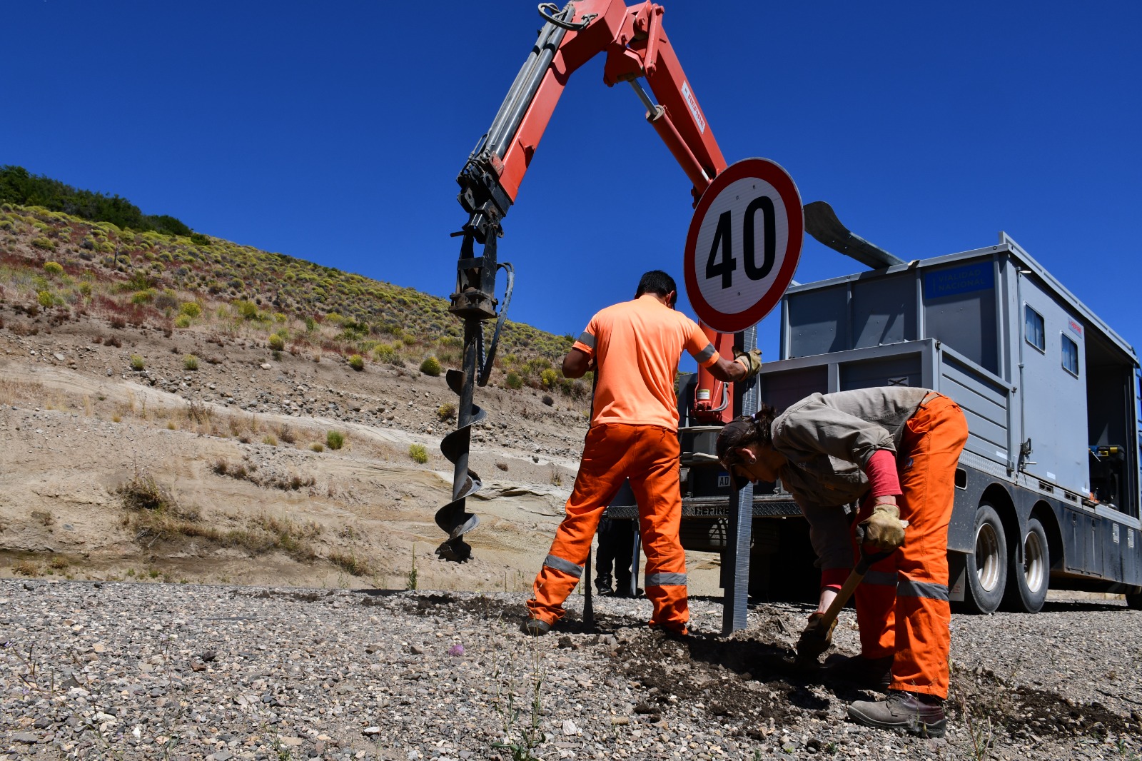 Río Negro: Mantenimiento y señalización vertical en la Ruta Nacional 23