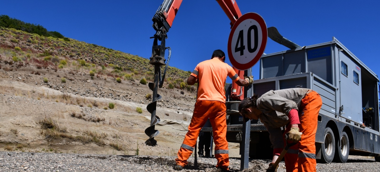 Río Negro: Mantenimiento y señalización vertical en la Ruta Nacional 23