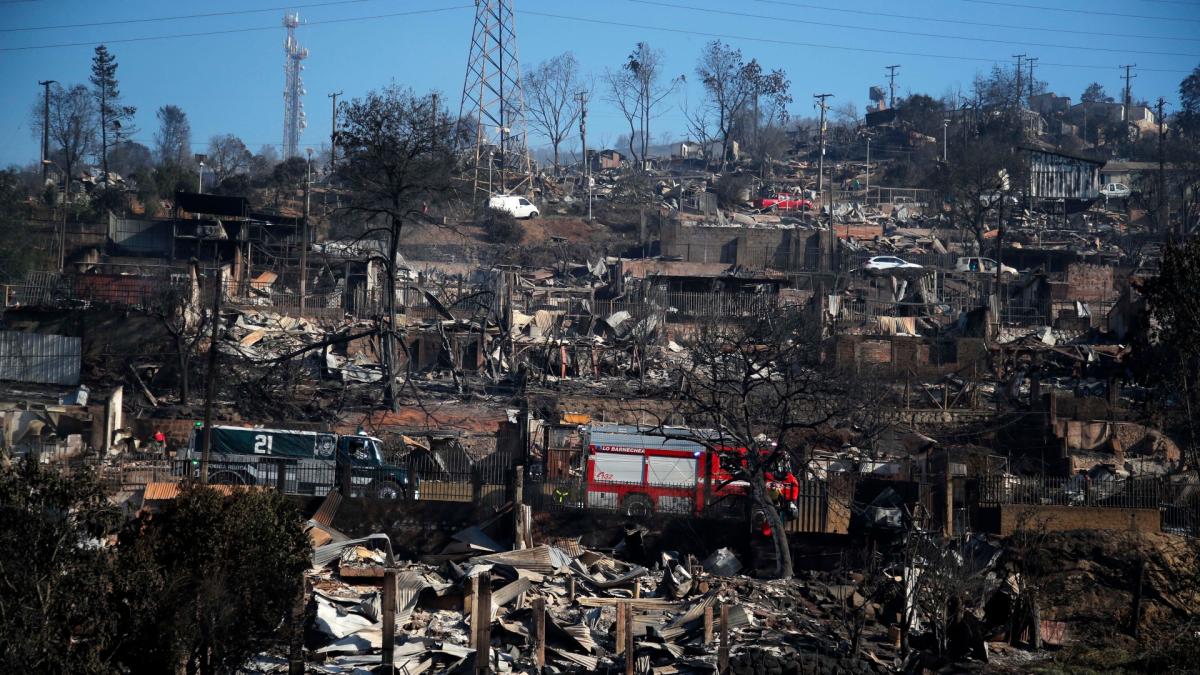 (((video))) Hay al menos 19 muertos por los incendios en Chile: Boric declaró el estado de excepción