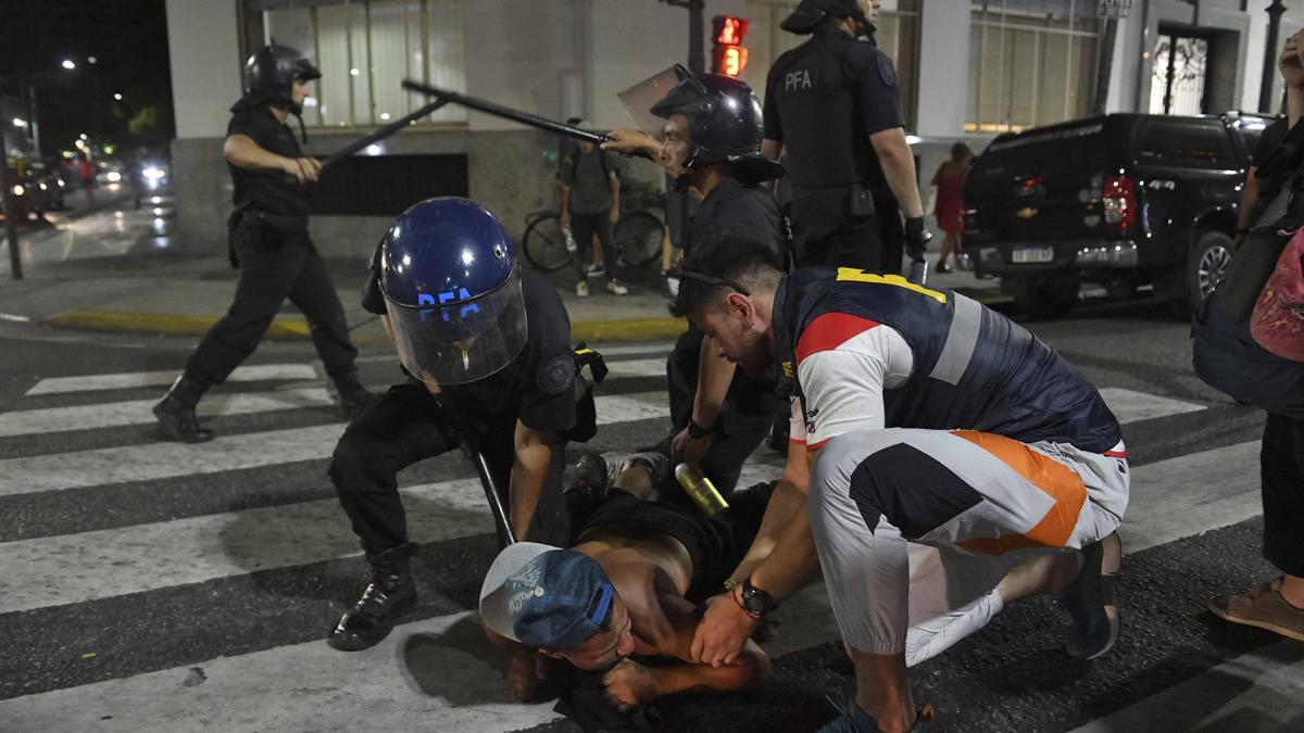 Bullrich dijo que hay 18 detenidos, más los de la Ciudad por los incidentes en Congreso