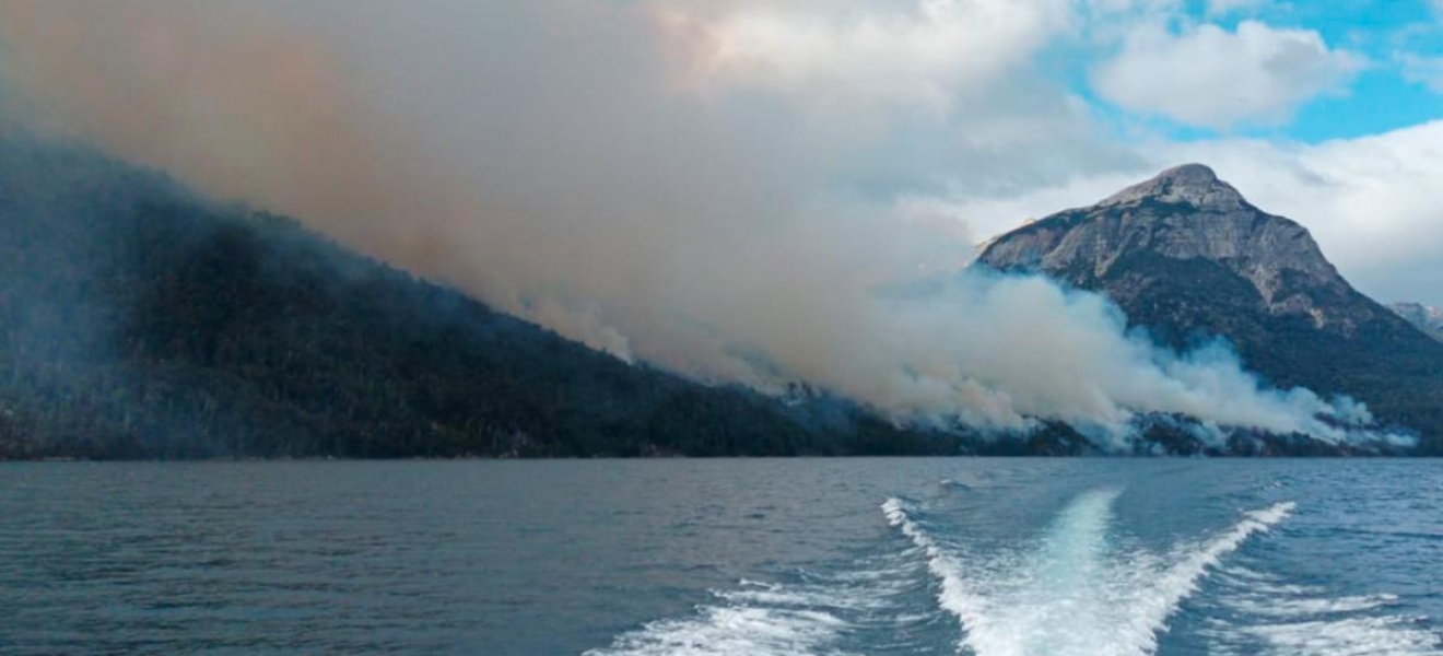 (((video))) Por un incendio forestal cerraron senderos y circuitos en el Parque Nacional Nahuel Huapi