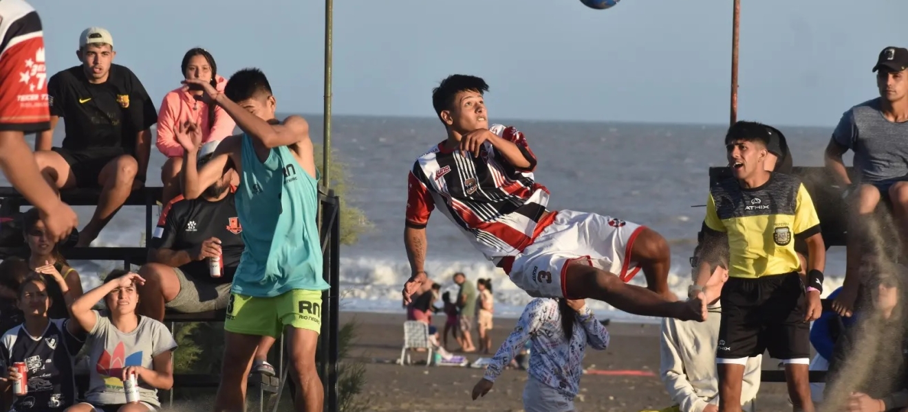 Rio Negro: El fútbol playa animó el fin de semana de El Cóndor