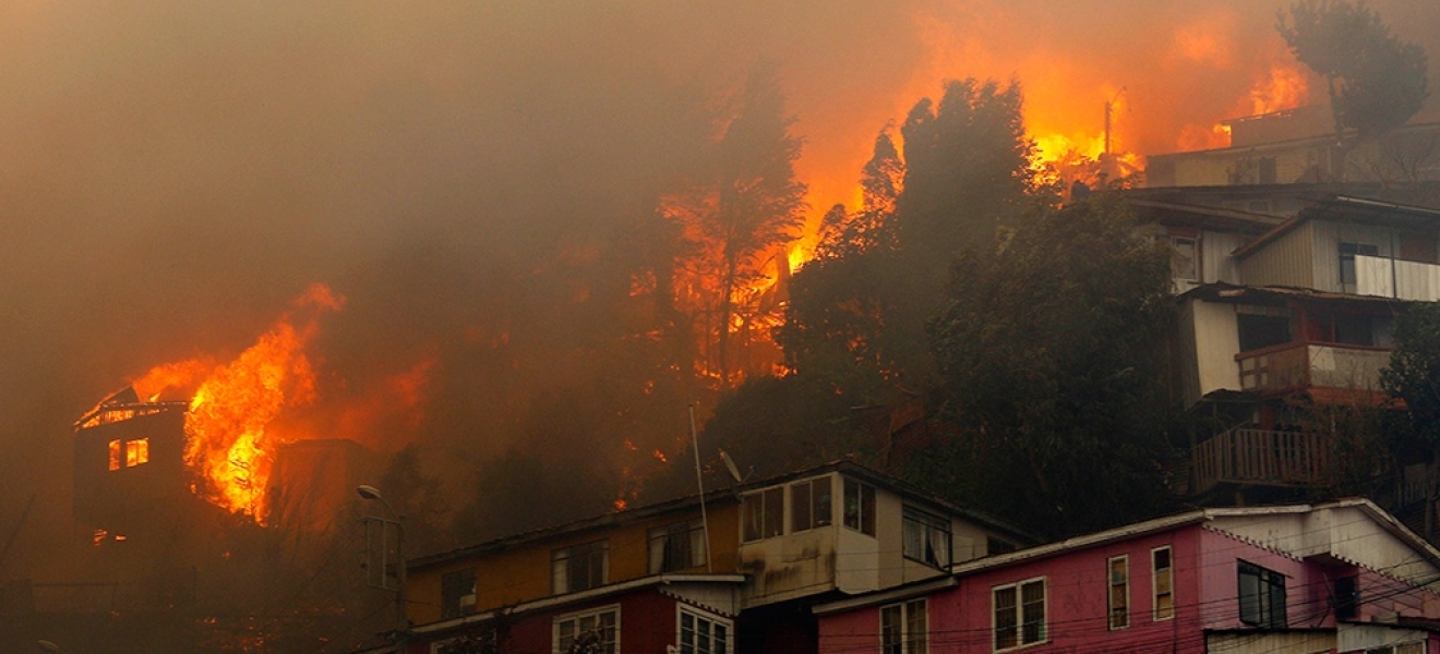Siguen activos 165 focos de incendio en Chile y ya se consumieron 26 mil hectáreas