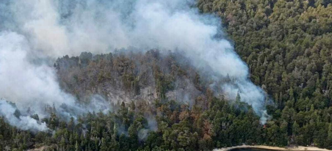 Por un incendio forestal cerraron senderos y circuitos en el Parque Nacional Nahuel Huapi