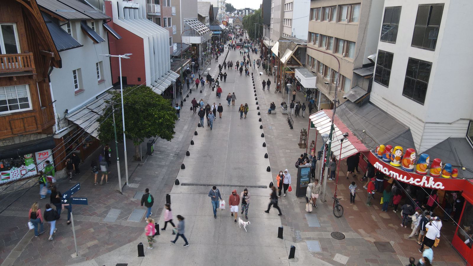 Cámaras empresariales de Bariloche respaldan el retiro de vendedores ambulantes de calle Mitre