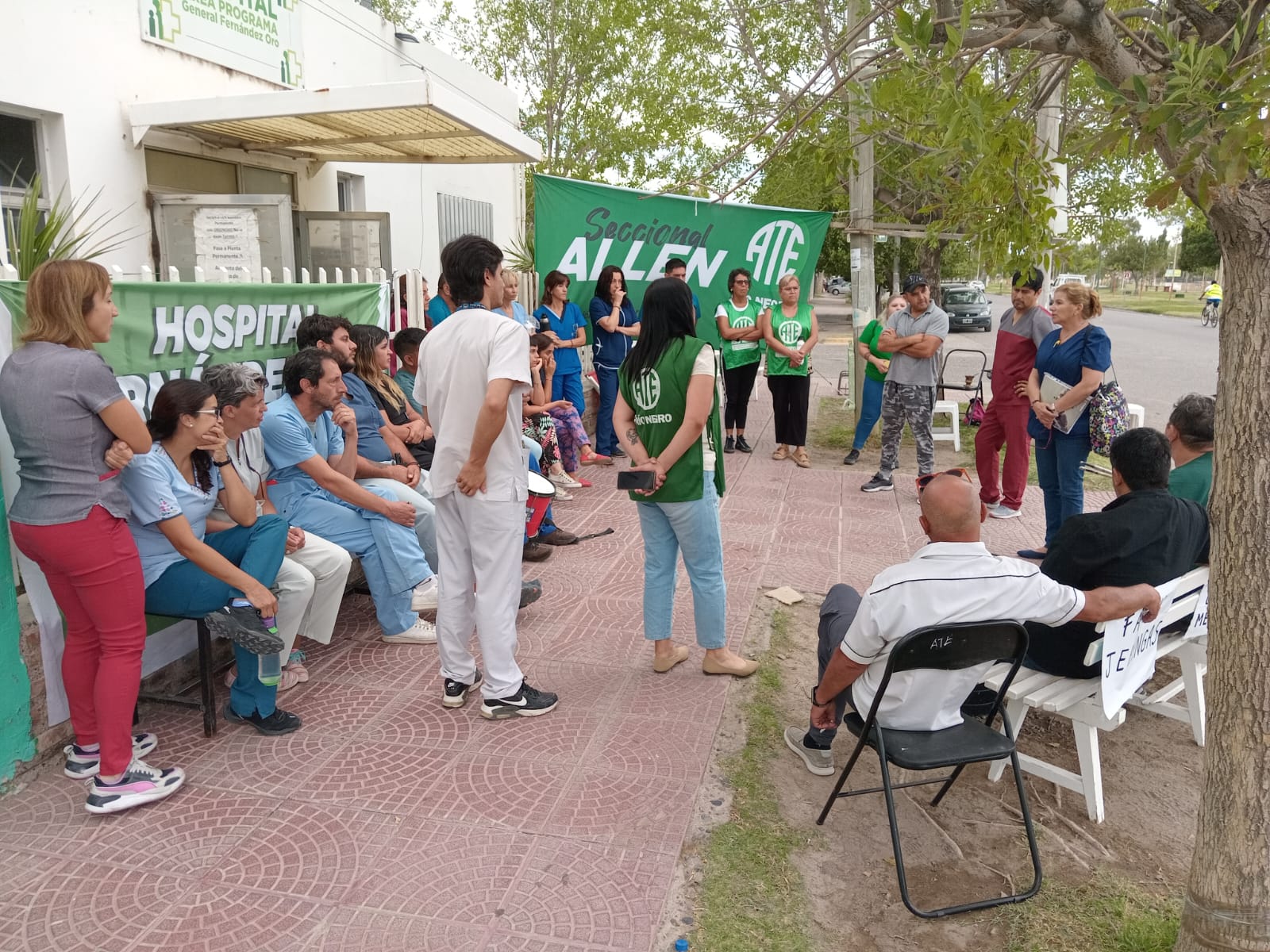 ATE se concentra frente al Hospital de Fernández Oro y anticipa un endurecimiento de las protestas