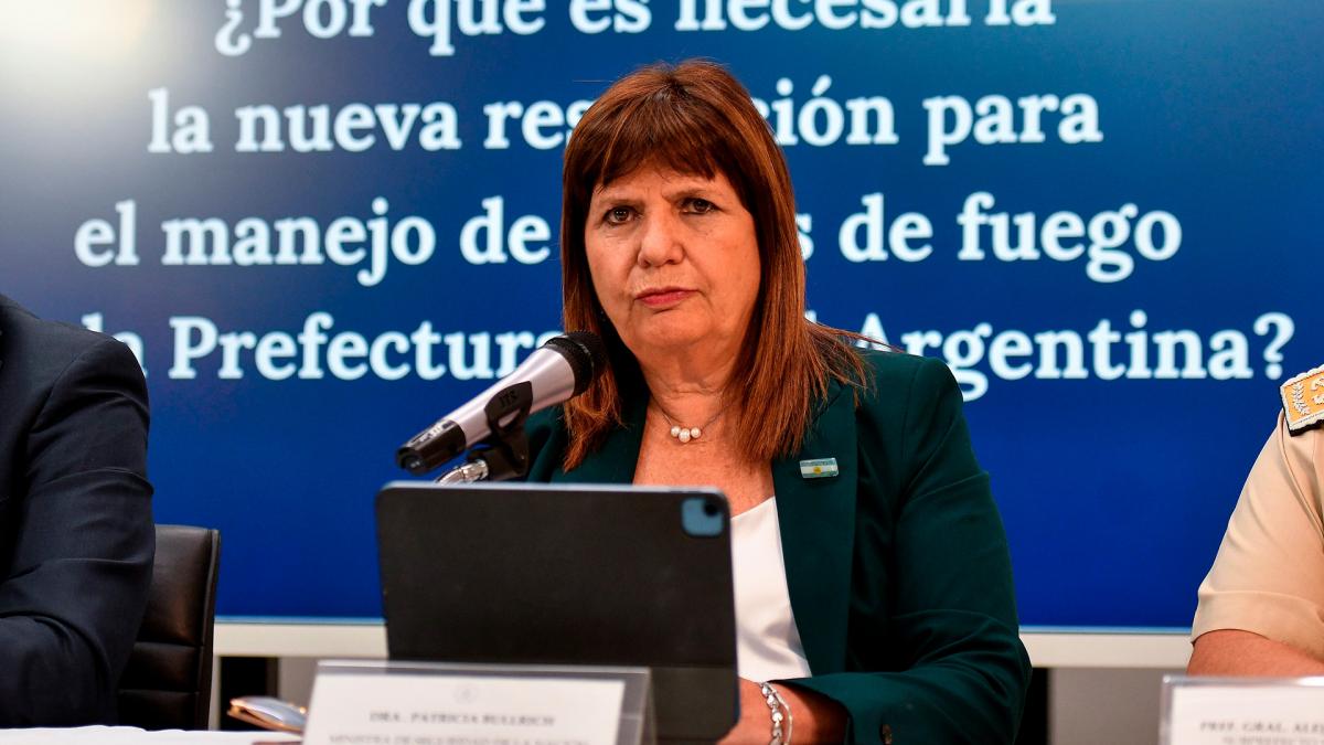 (((video))) Bullrich habilitó a Prefectura a utilizar todo tipo de armas de fuego para prevenir delitos