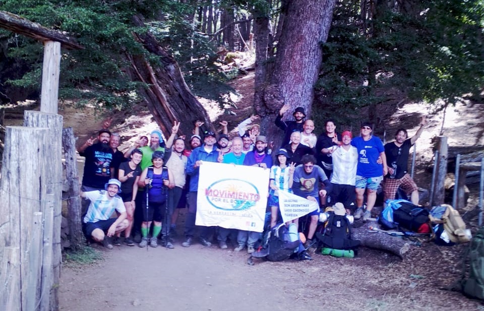 Regresaron caminantes a Lago Escondido por la montaña y denunciaron que es intransitable