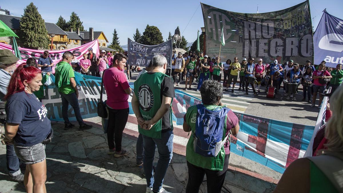 Comenzó la octava Marcha por la Soberanía del Lago Escondido