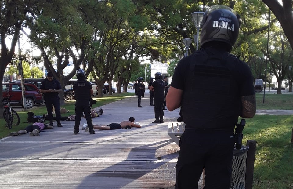 Formulan cargos por abuso y portación de armas en Viedma