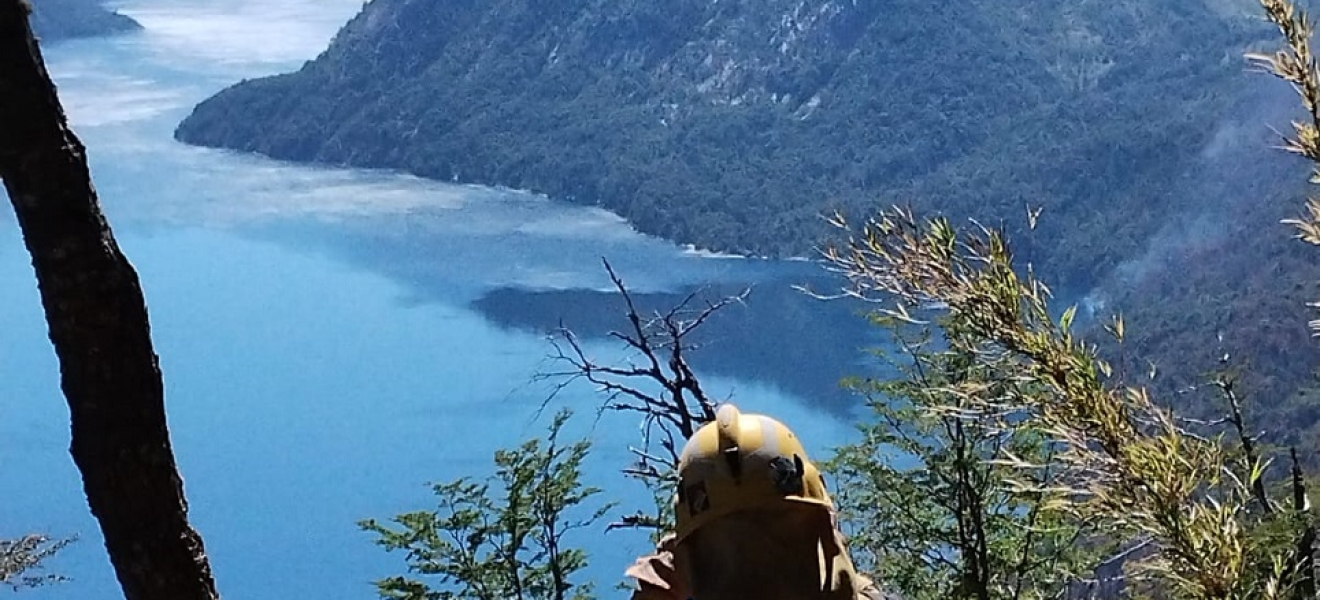 Bariloche: Mínima actividad de propagación del incendio en Brazo Tristeza