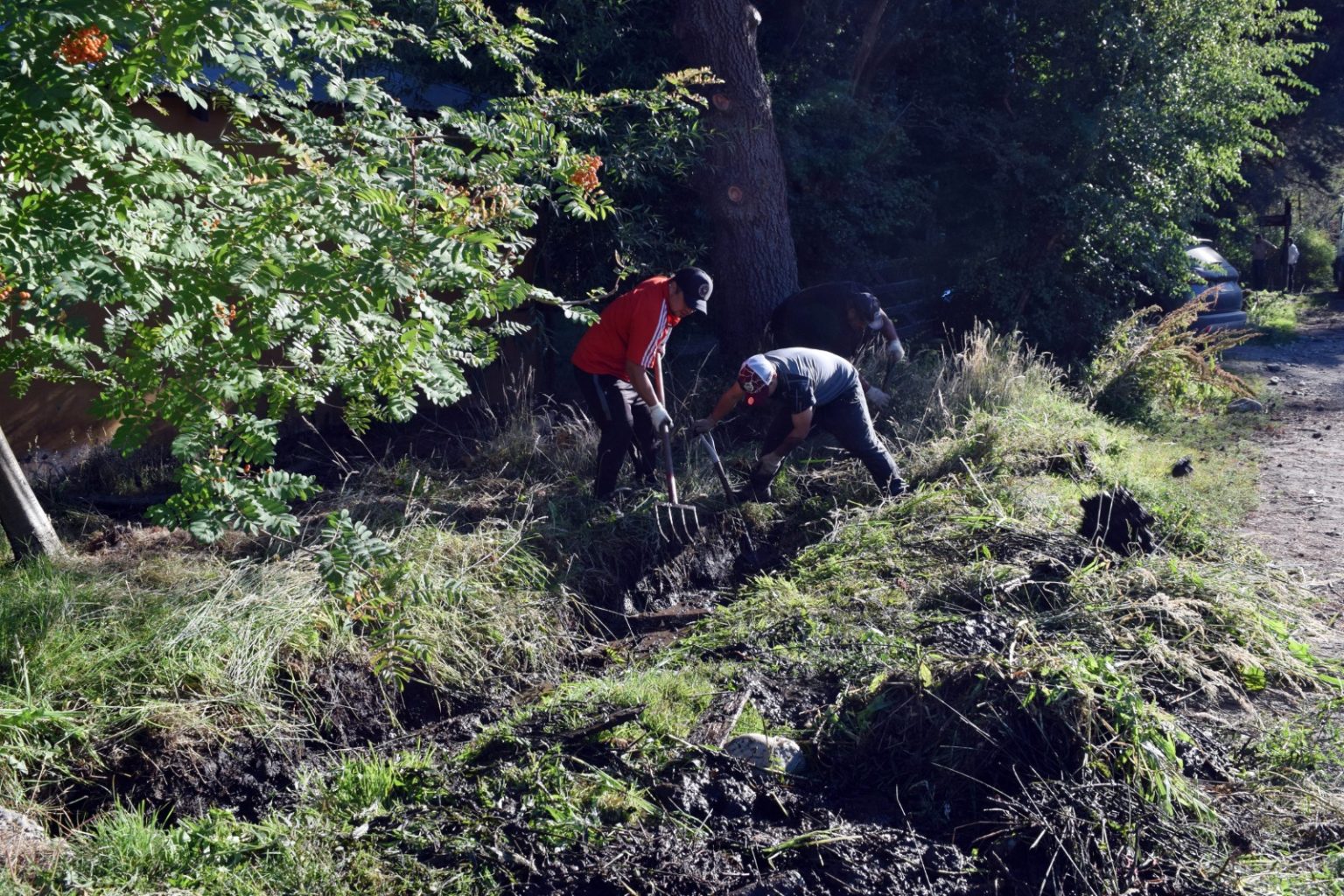 Bariloche: limpieza de cunetas y pluviales en Villa los Coihues