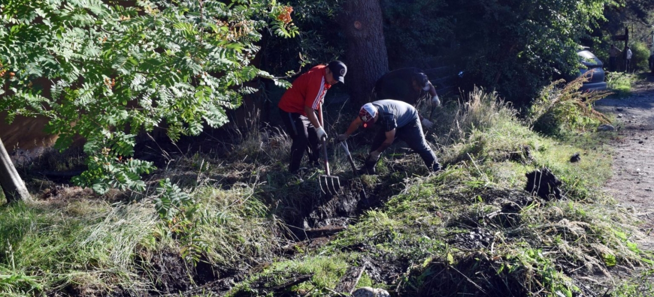 Bariloche: limpieza de cunetas y pluviales en Villa los Coihues