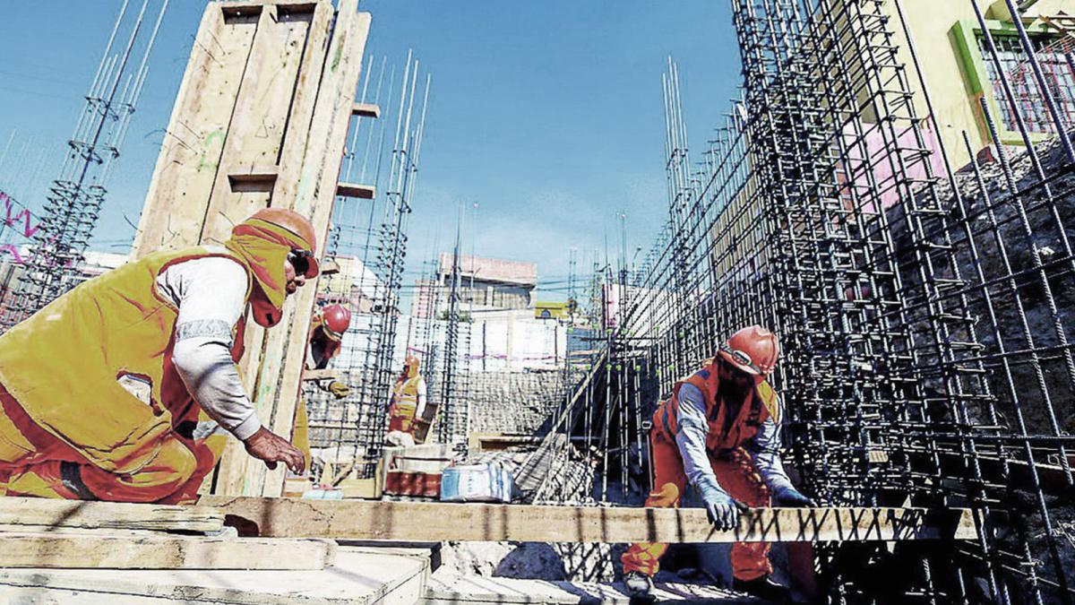 Los precios mayoristas subieron 18% en enero y el costo de la construcción, 15,5%