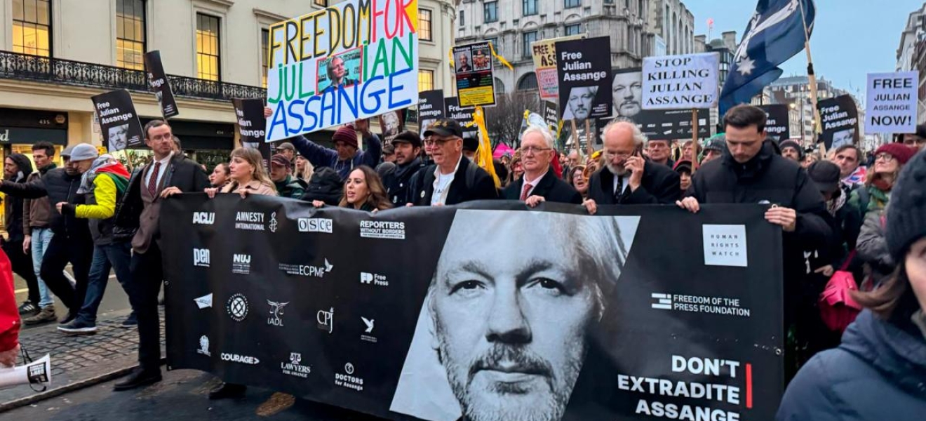 Última audiencia judicial por Assange en Londres: EEUU niega una motivación política