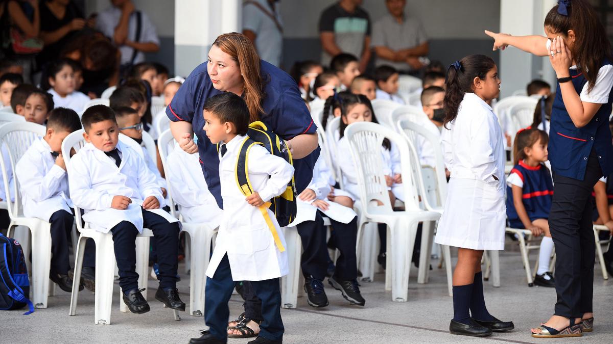 Nación convocó a ministros de Educación y gremios para fijar el salario docente