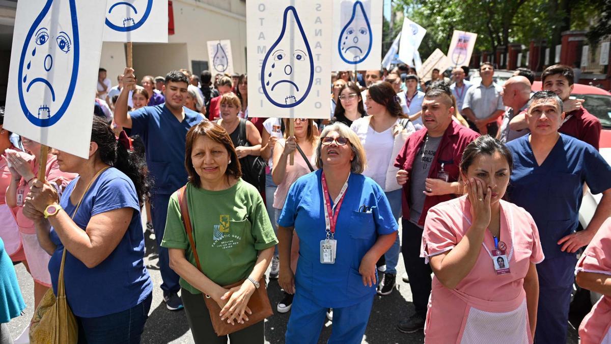 Los trabajadores de la sanidad paran por 24 horas en reclamo de una recomposición salarial