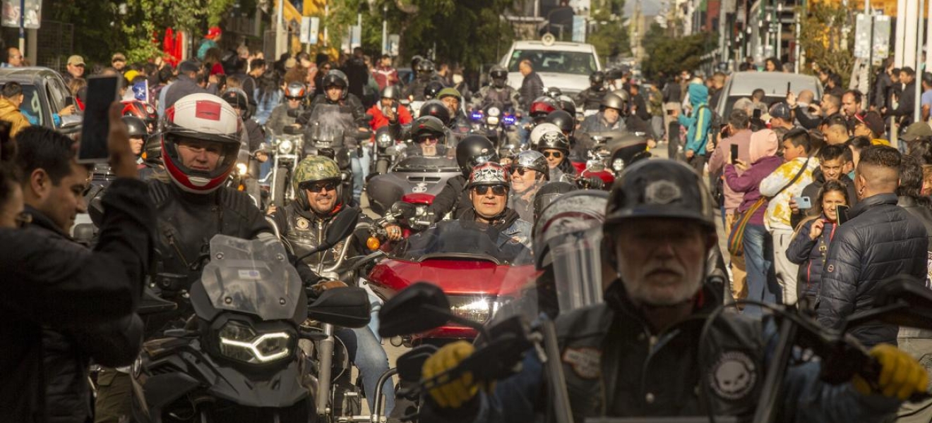 Una caravana de más de 100 Harley Davidson hizo temblar el centro de Bariloche