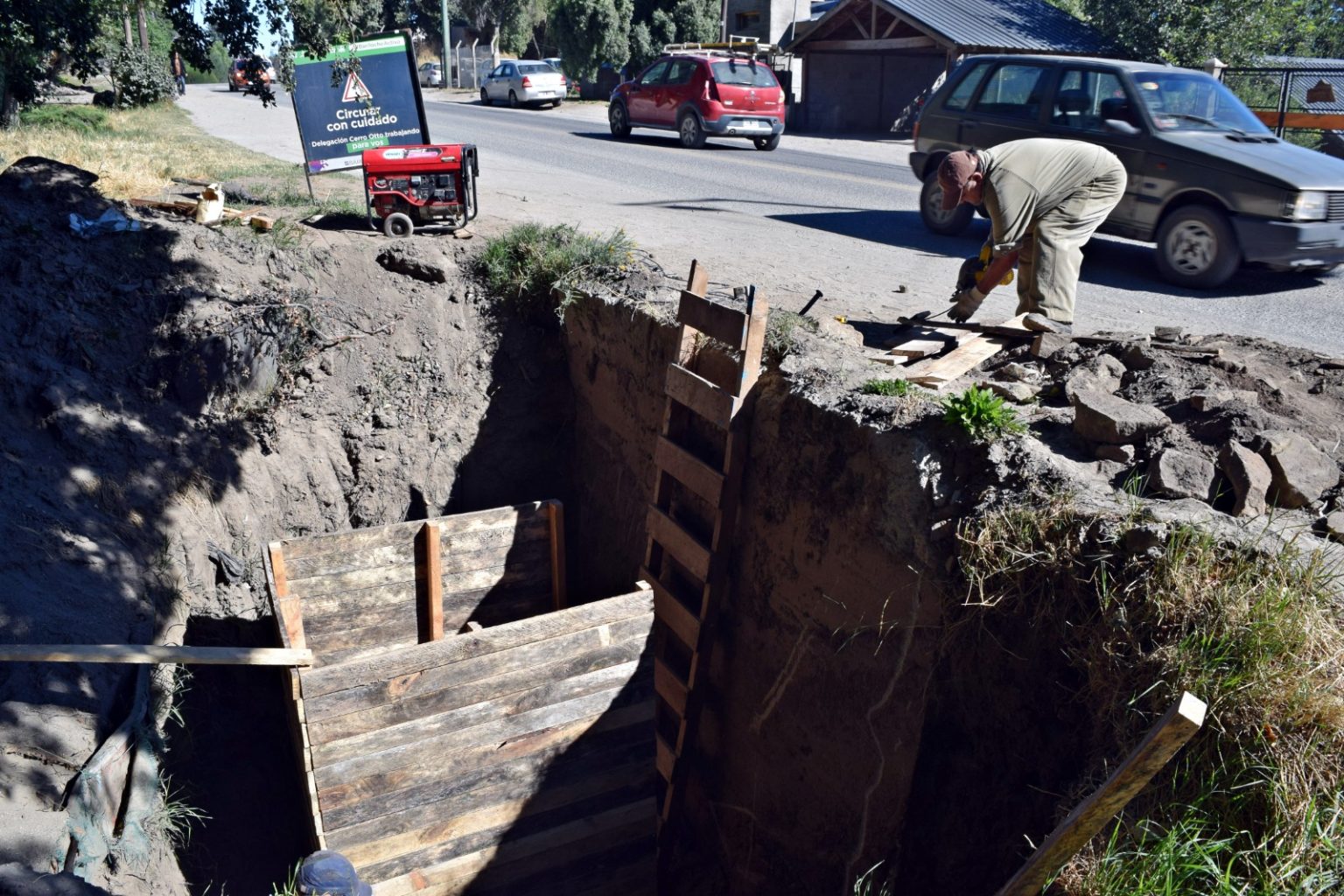 Delegación Cerro Otto de Bariloche repara pluviales en Pioneros al 5,700