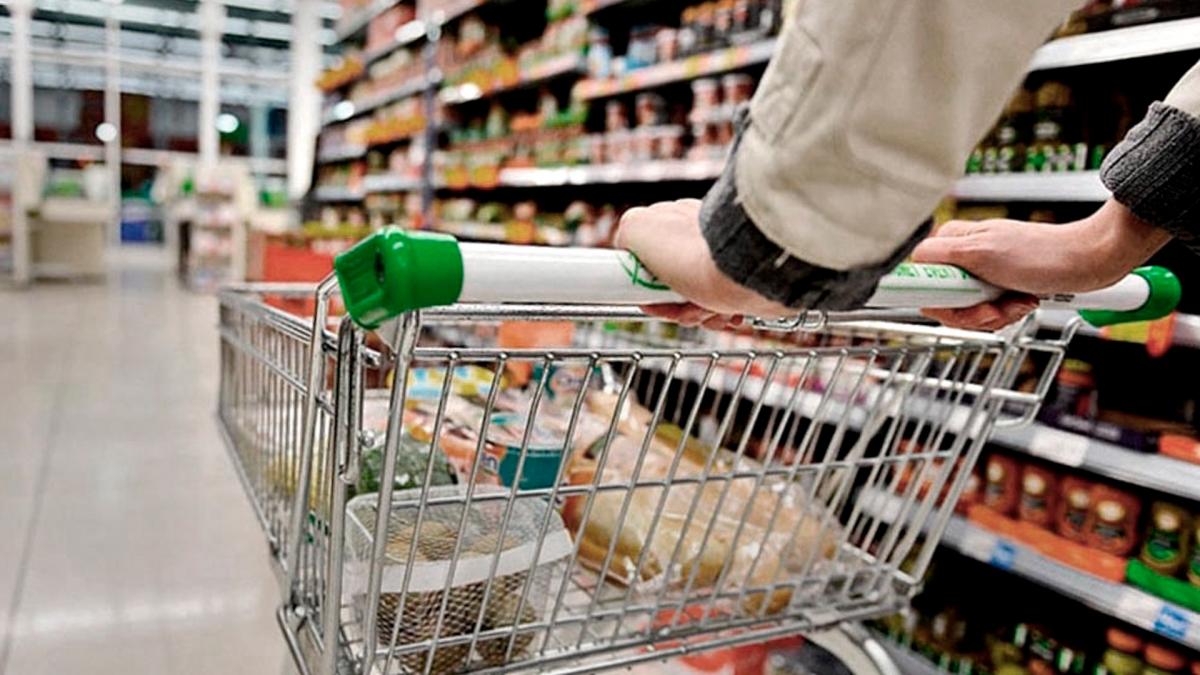 Se profundizó en febrero la caída del consumo en supermercados y autoservicios