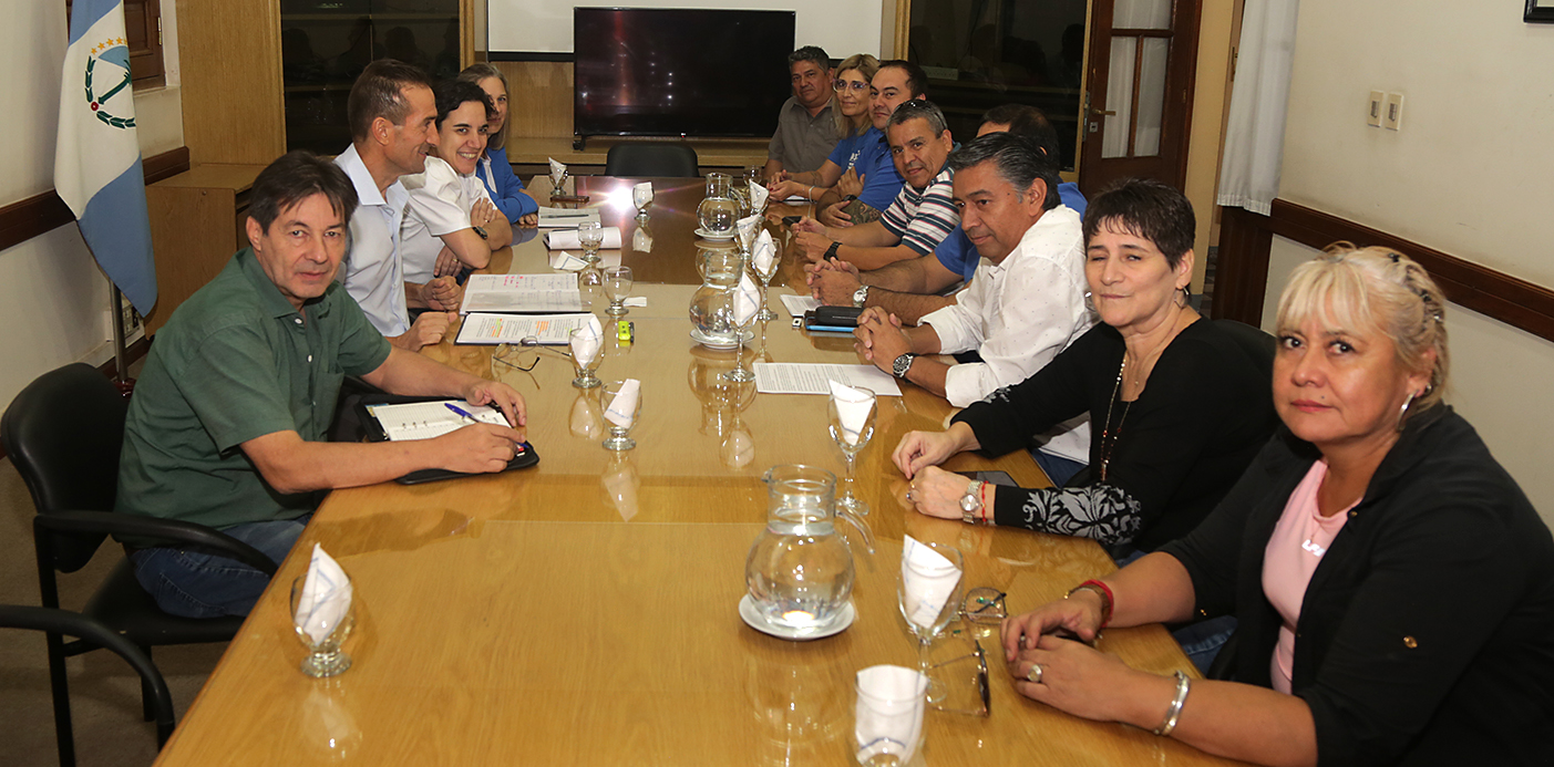 Reunión paritaria del gobierno de Neuquén con representantes de UPCN