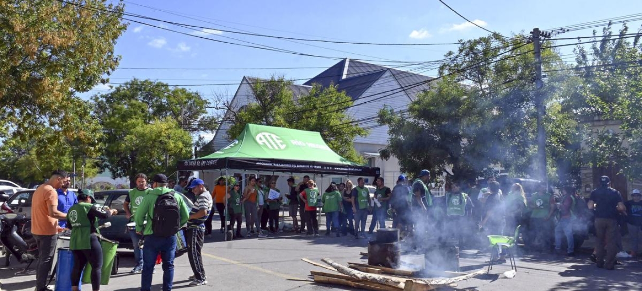 Trabajadores estatales de Río Negro protestaron en reclamo de mejoras salariales