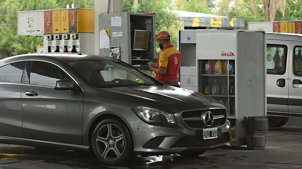 Para los estacioneros, el combustible aumenta por la restitución de un impuesto