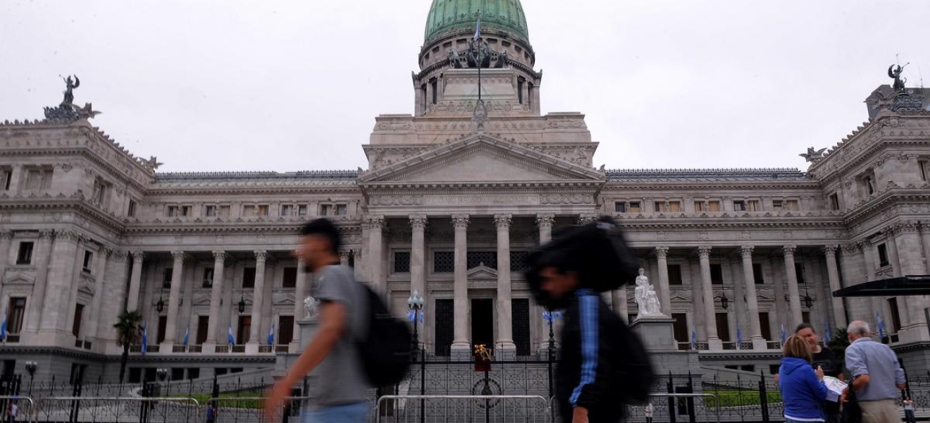 Organizaciones sociales y de izquierda marchan al Congreso