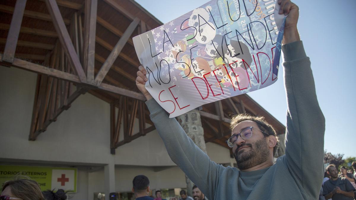 Bariloche: paro y olla popular de médicos y enfermeros públicos