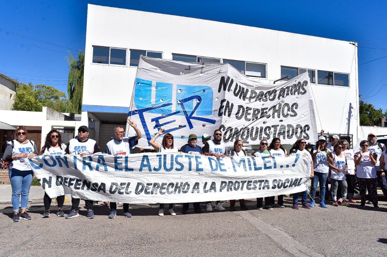 (((video))) Jornada docente de paro y movilización provincial en Viedma